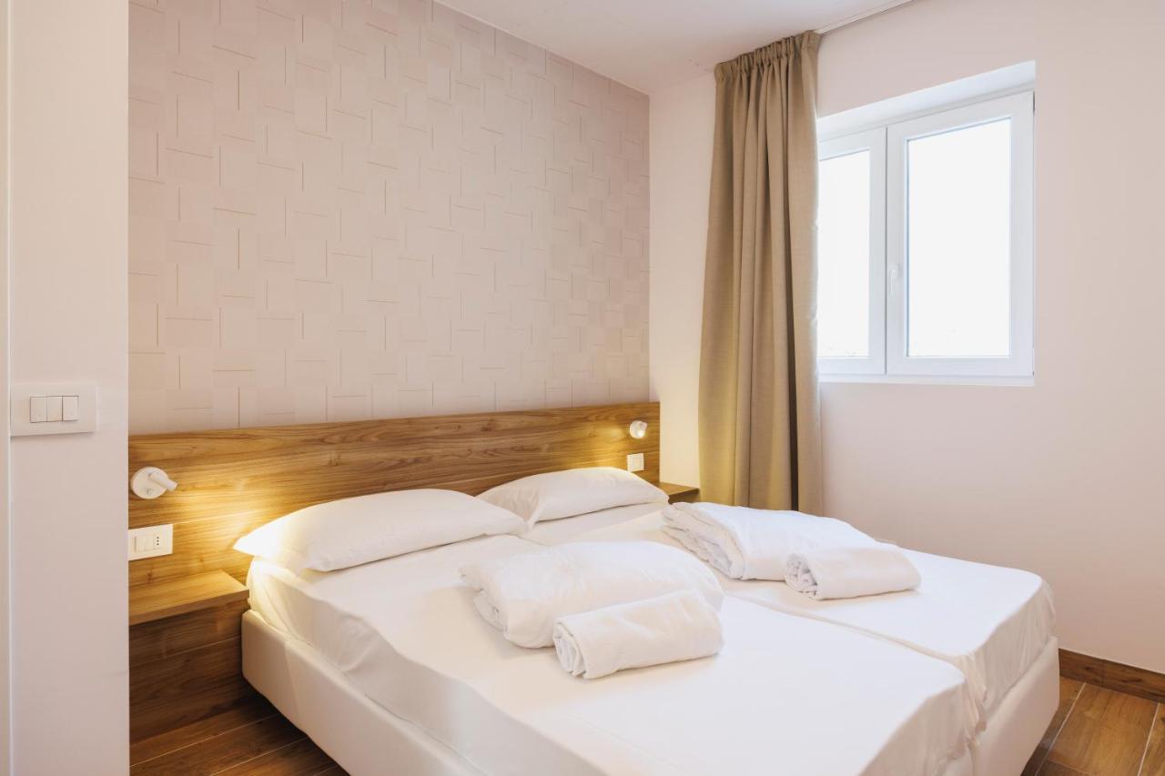 Lake Side Suites Рива дел Гарда Екстериор снимка